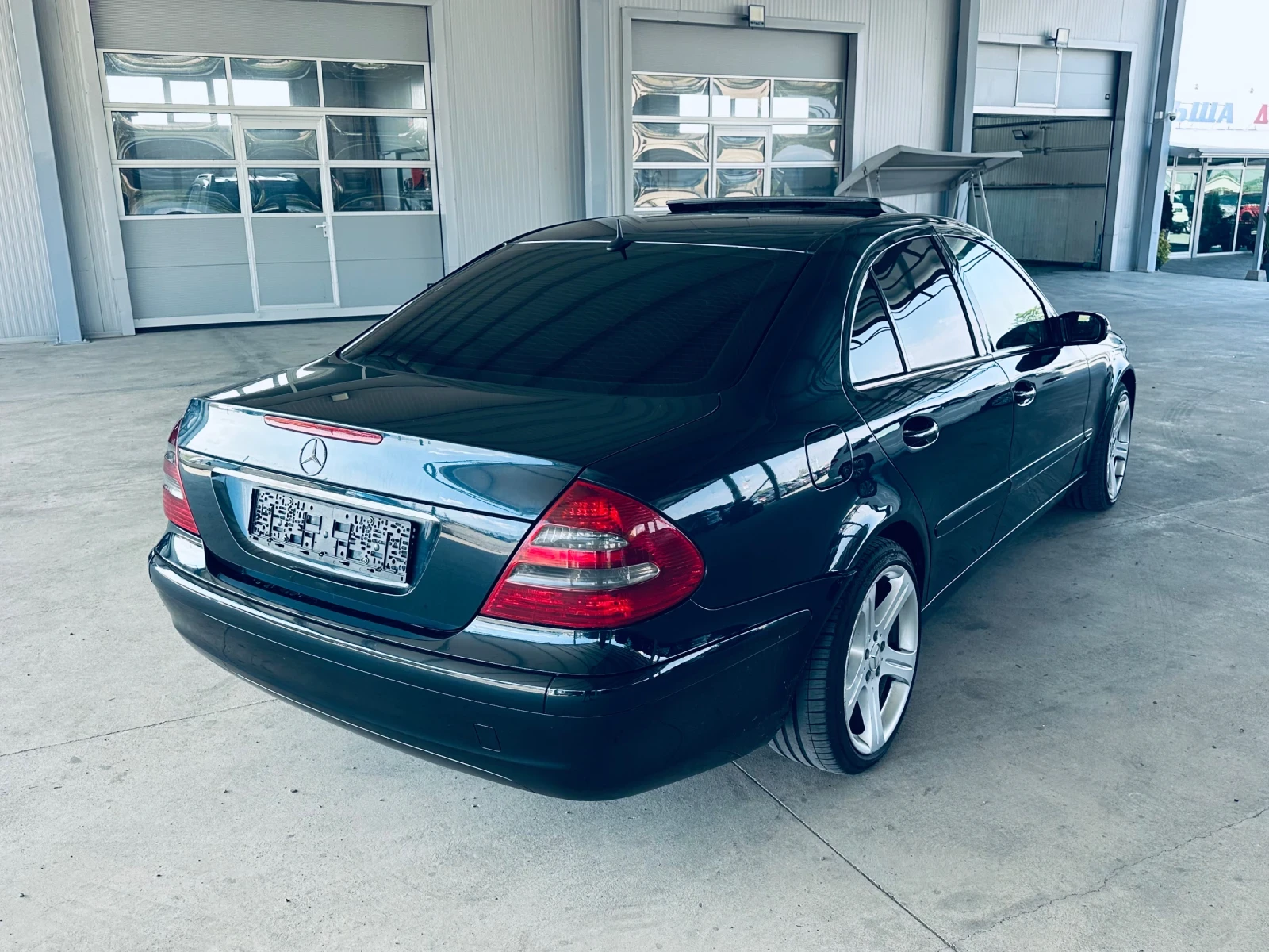 Mercedes-Benz E 220 CDI Автомат, снимка 4 - Автомобили и джипове - 54933346