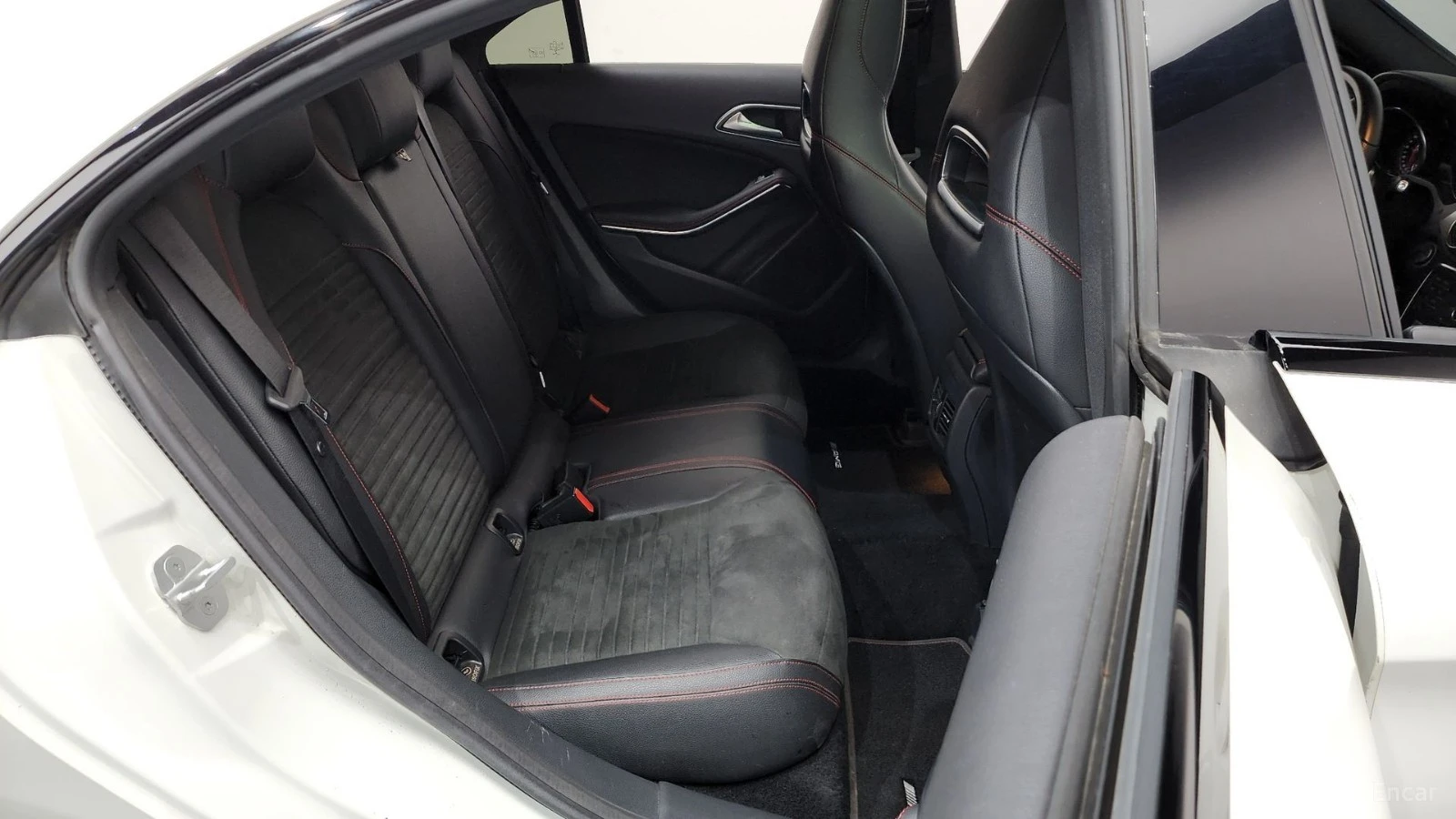 Mercedes-Benz CLA 250 AMG* 4MATIC* КОЖА* ПОДГРЕВ* ПАНОРАМА* КАМЕРА* , снимка 11 - Автомобили и джипове - 55449838
