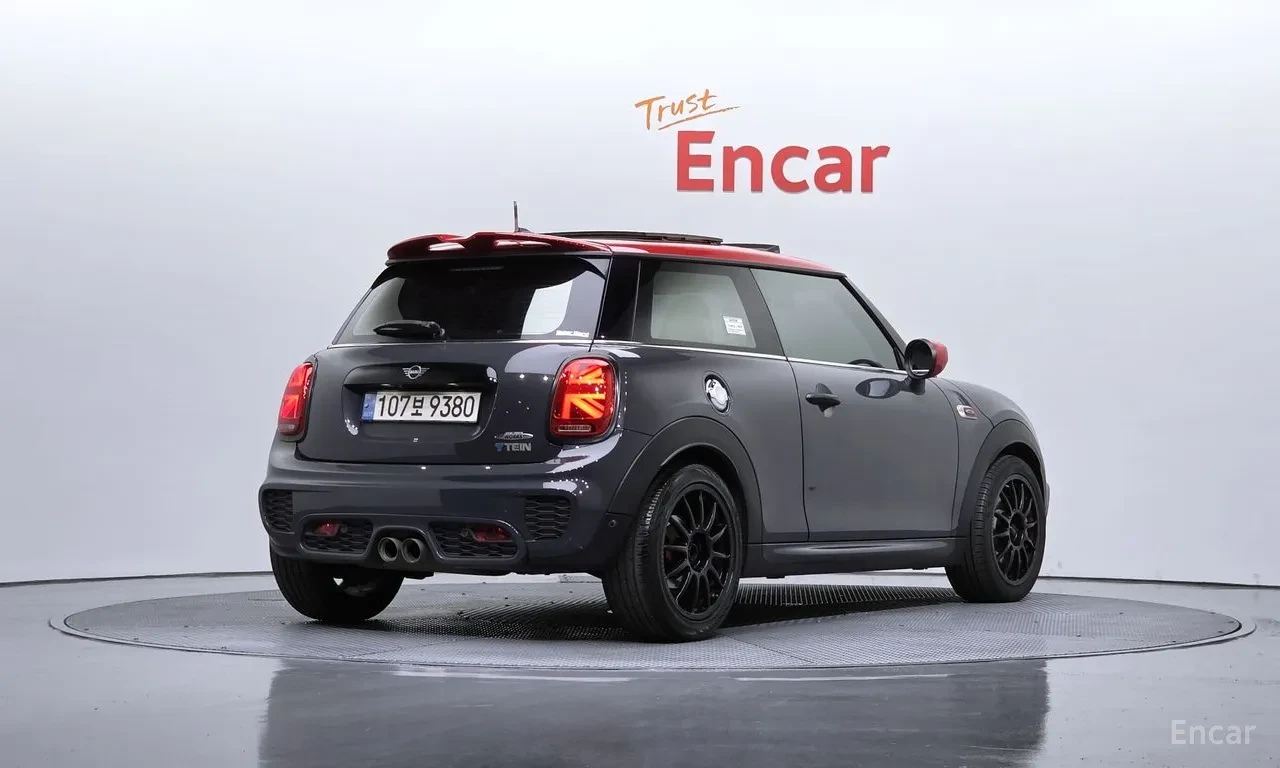Mini Cooper s JCW* CARPLAY* СЕРВИЗНА ИСТОРИЯ, снимка 2 - Автомобили и джипове - 55628357