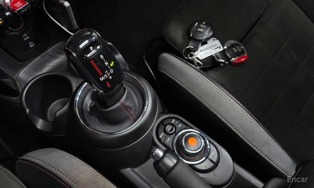 Mini Cooper s JCW* CARPLAY* СЕРВИЗНА ИСТОРИЯ, снимка 13 - Автомобили и джипове - 55628357