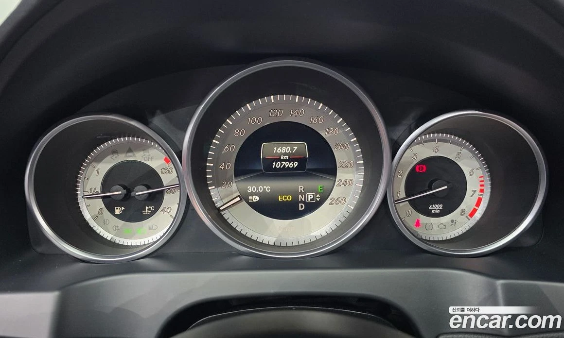 Mercedes-Benz E 200 Cabriolet, снимка 8 - Автомобили и джипове - 55794787