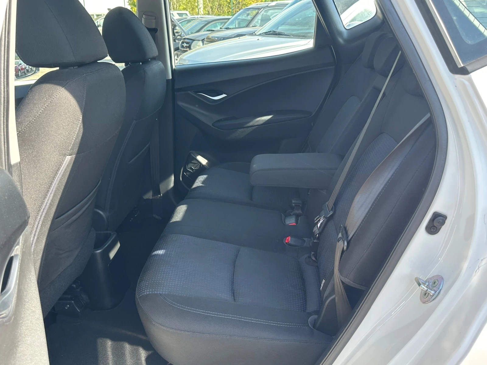Hyundai Ix20 1.6CRDI-116к.с-НАВИ-МУЛТИ-КЛИМАТРОНИК, снимка 13 - Автомобили и джипове - 56334905