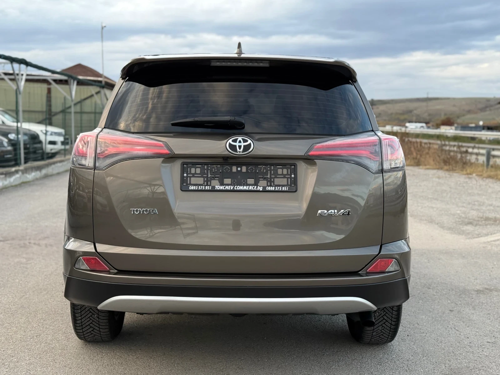 Toyota Rav4 2.0-d4d-155.000km-ORIGINAL-NEW-FULL-CAR PLAY-NAVI | Mobile.bg   5