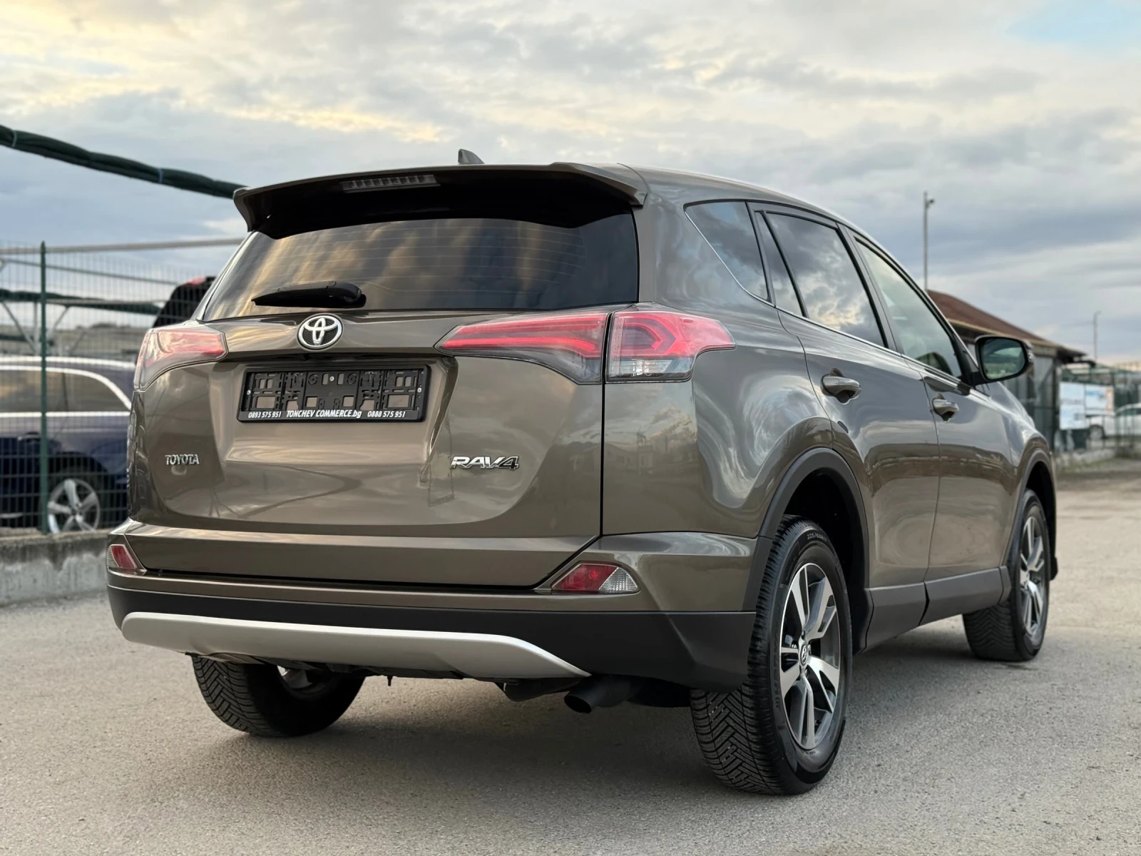 Toyota Rav4 2.0-d4d-155.000km-ORIGINAL-NEW-FULL-CAR PLAY-NAVI | Mobile.bg   6