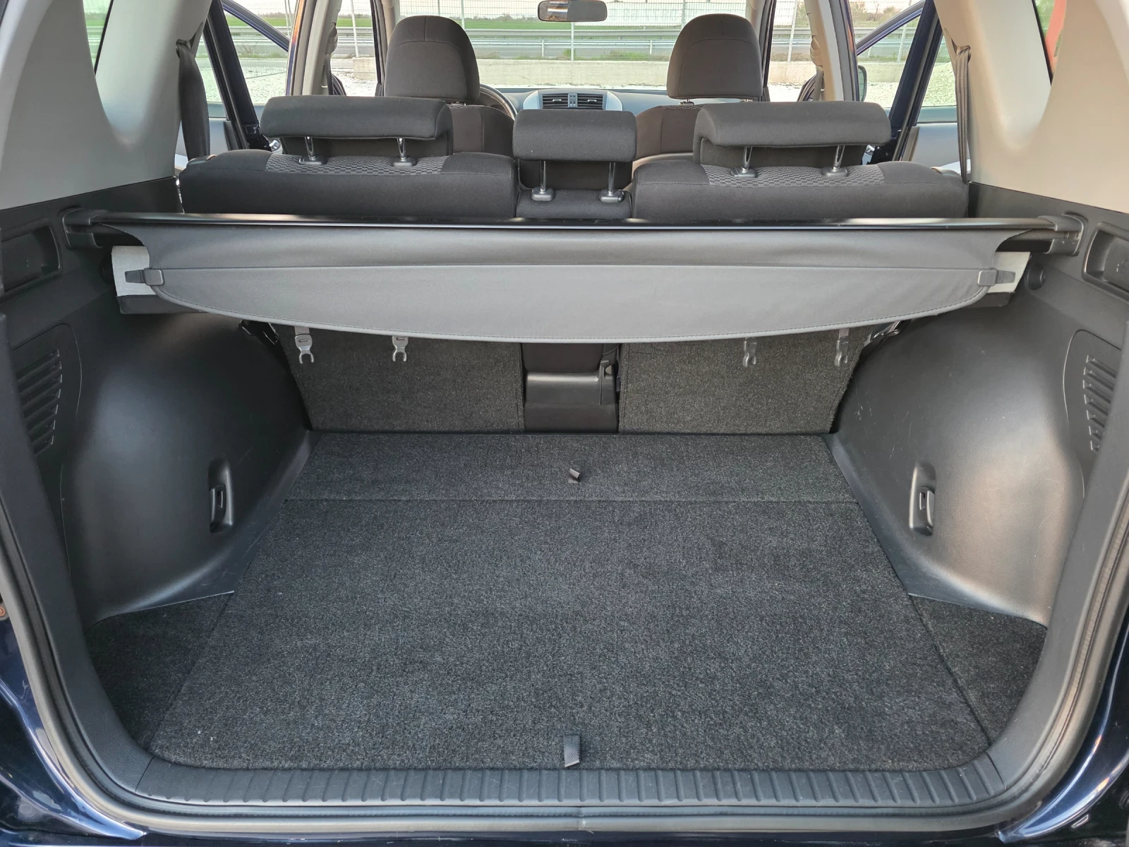 Toyota Rav4 2.0i 4x4 Navi Климатроник Парктроник HandsFree, снимка 10 - Автомобили и джипове - 54196839