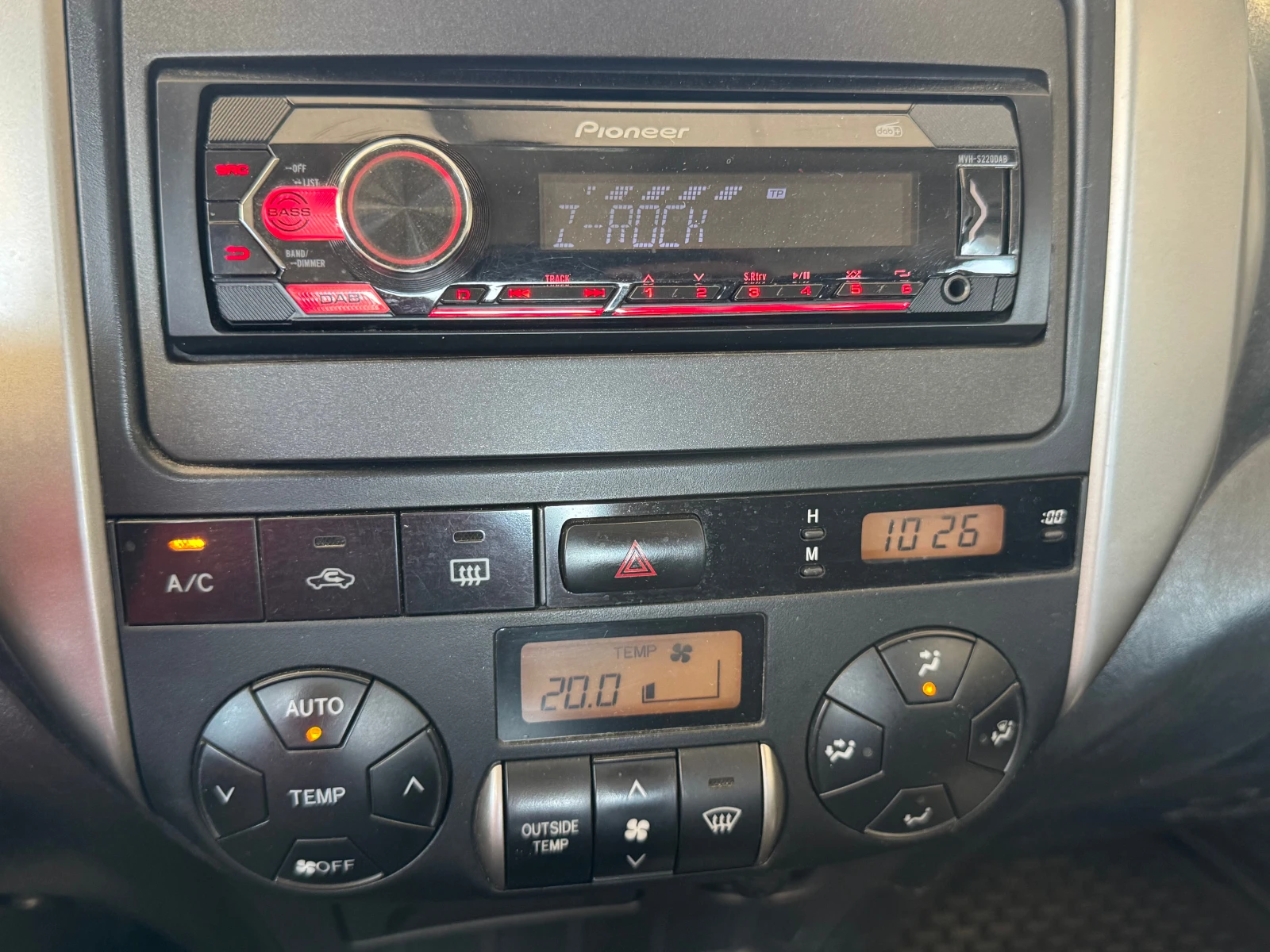Toyota Rav4 2.0 D4D, снимка 11 - Автомобили и джипове - 55502617
