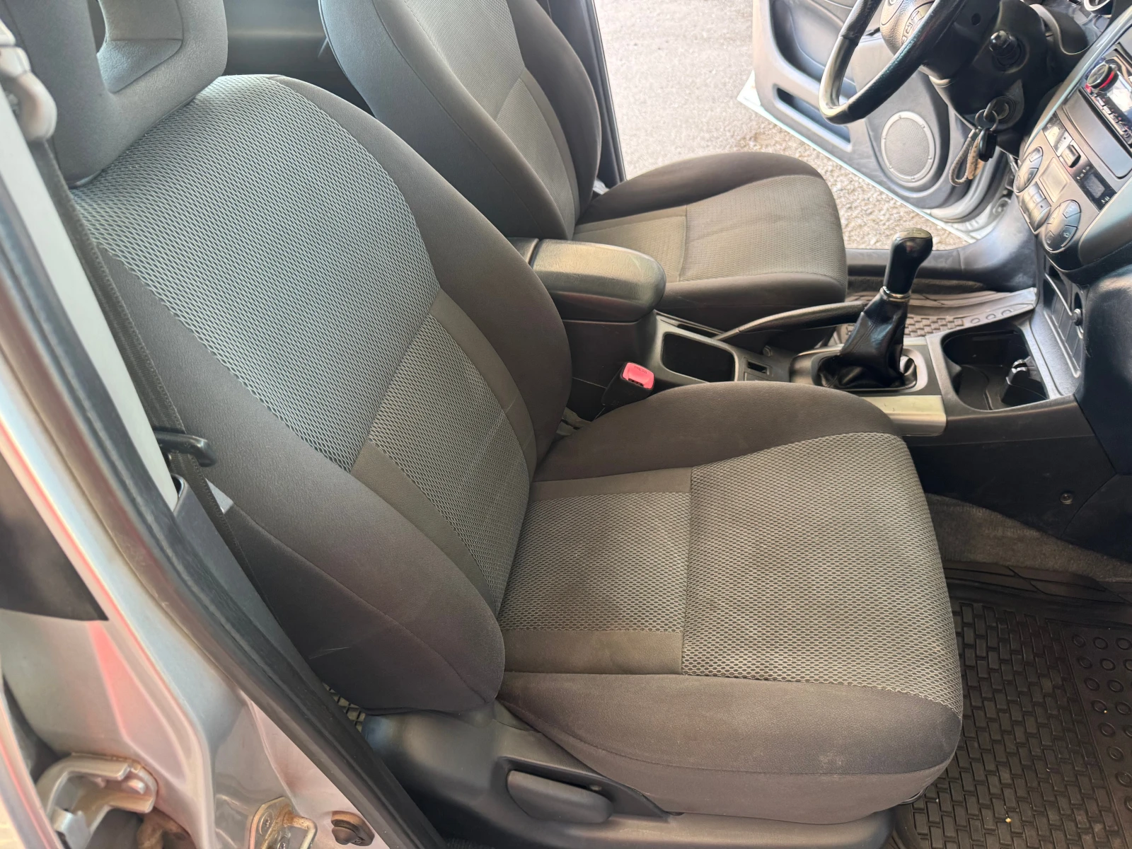 Toyota Rav4 2.0 D4D, снимка 8 - Автомобили и джипове - 55502617