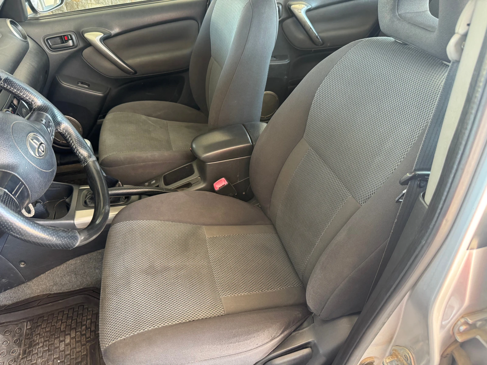 Toyota Rav4 2.0 D4D, снимка 7 - Автомобили и джипове - 55502617