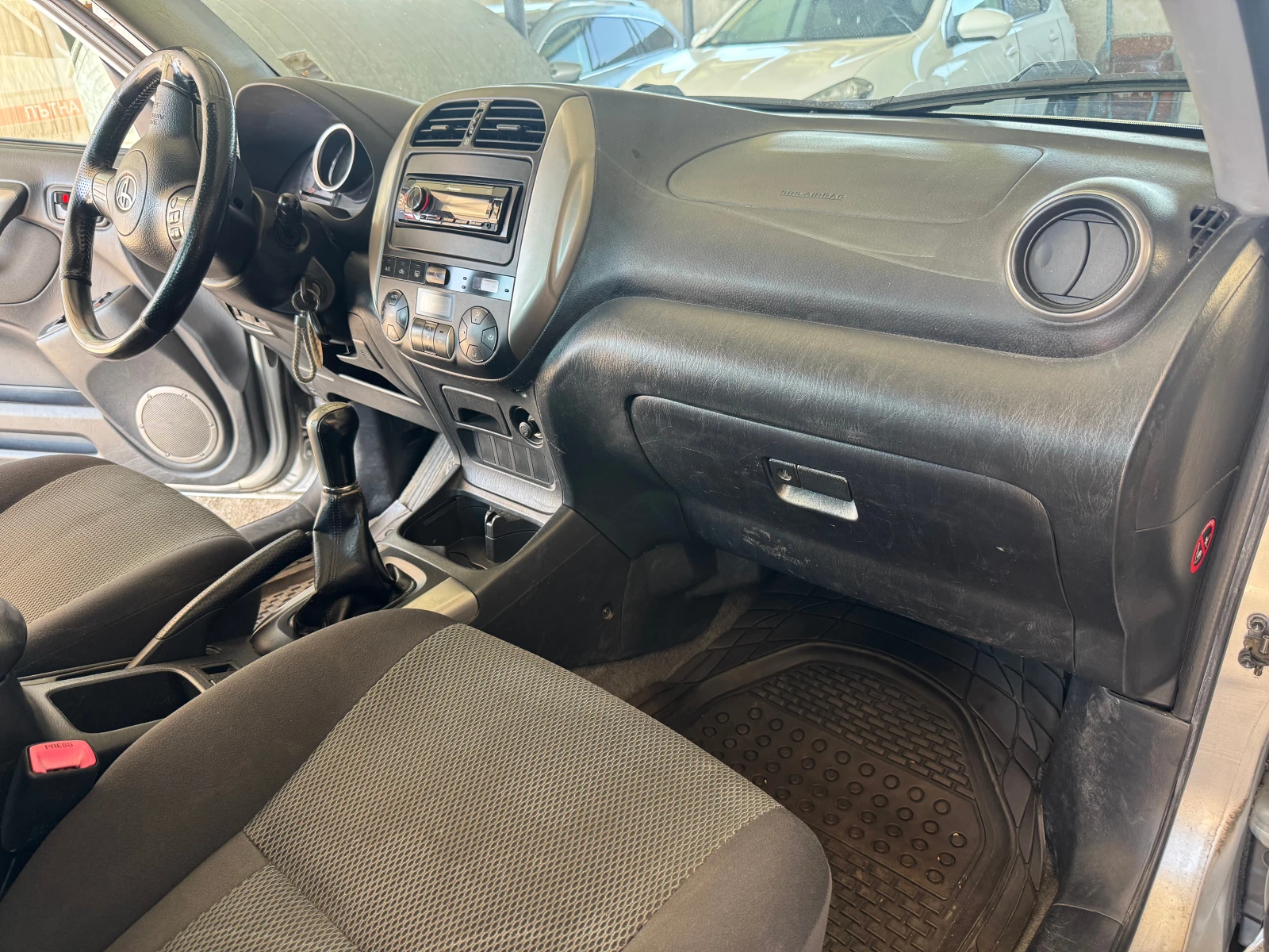 Toyota Rav4 2.0 D4D, снимка 10 - Автомобили и джипове - 55502617