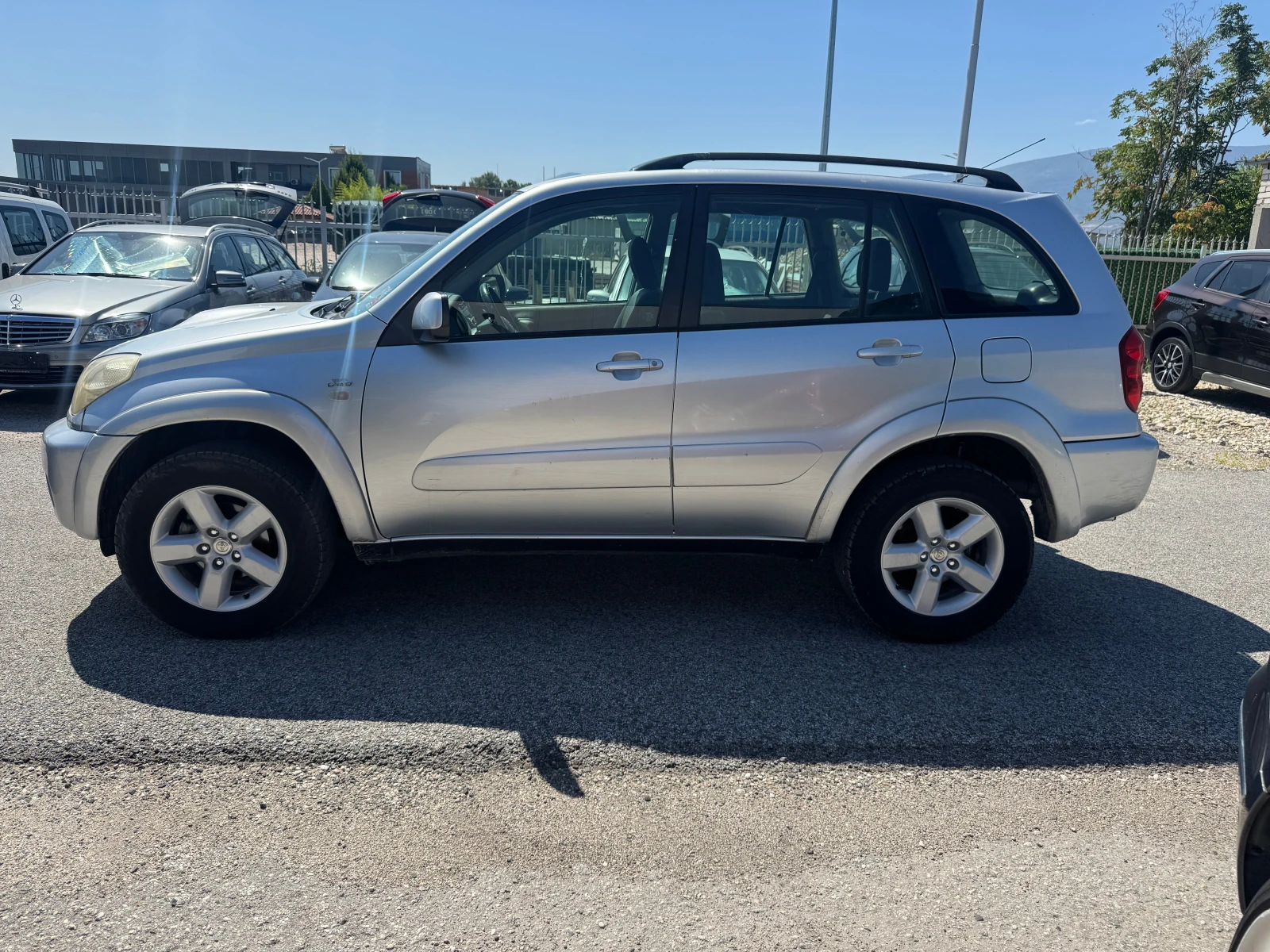 Toyota Rav4 2.0 D4D, снимка 3 - Автомобили и джипове - 55502617