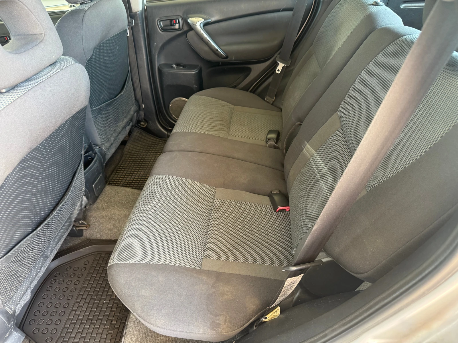 Toyota Rav4 2.0 D4D, снимка 9 - Автомобили и джипове - 55502617