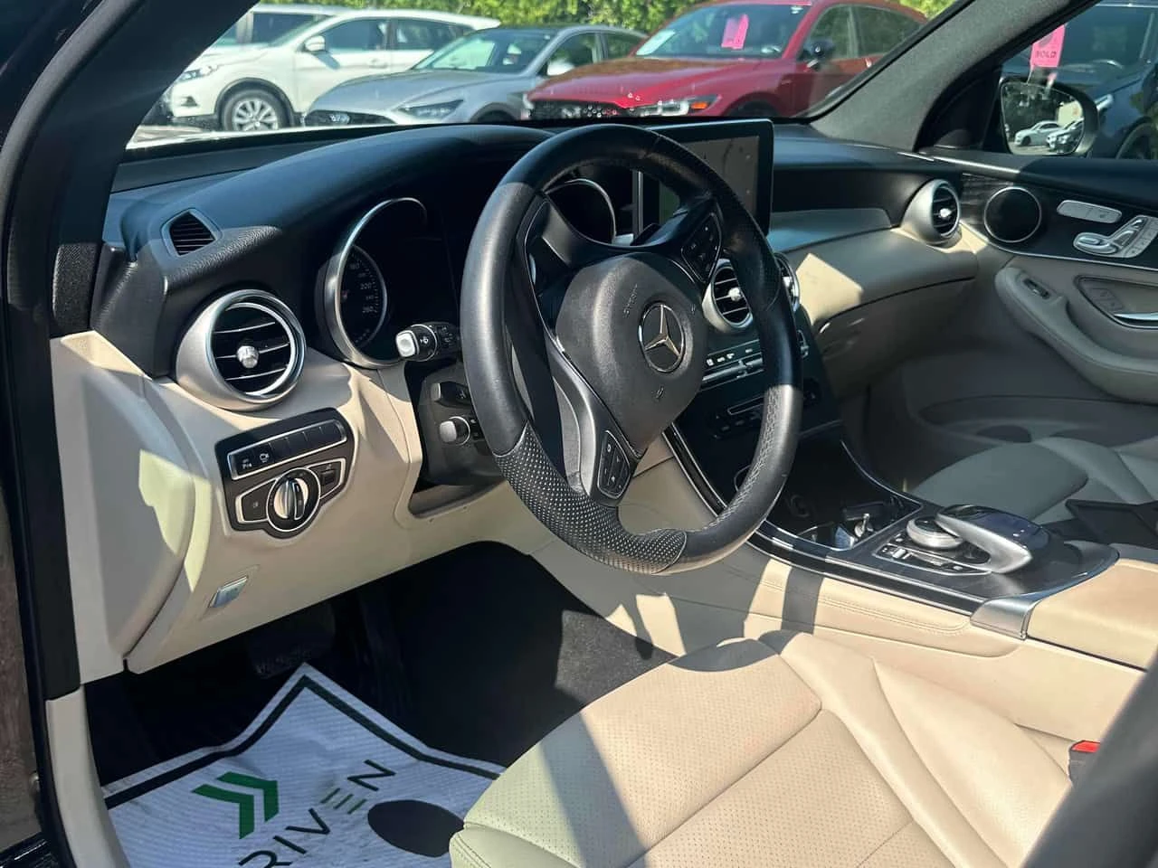 Mercedes-Benz GLC 300 * CARFAX * ОПЦИЯ ЗА ФИНАНСИРАНЕ * , снимка 5 - Автомобили и джипове - 55588328