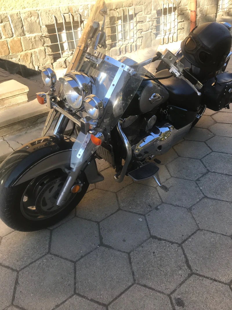 Suzuki Intruder