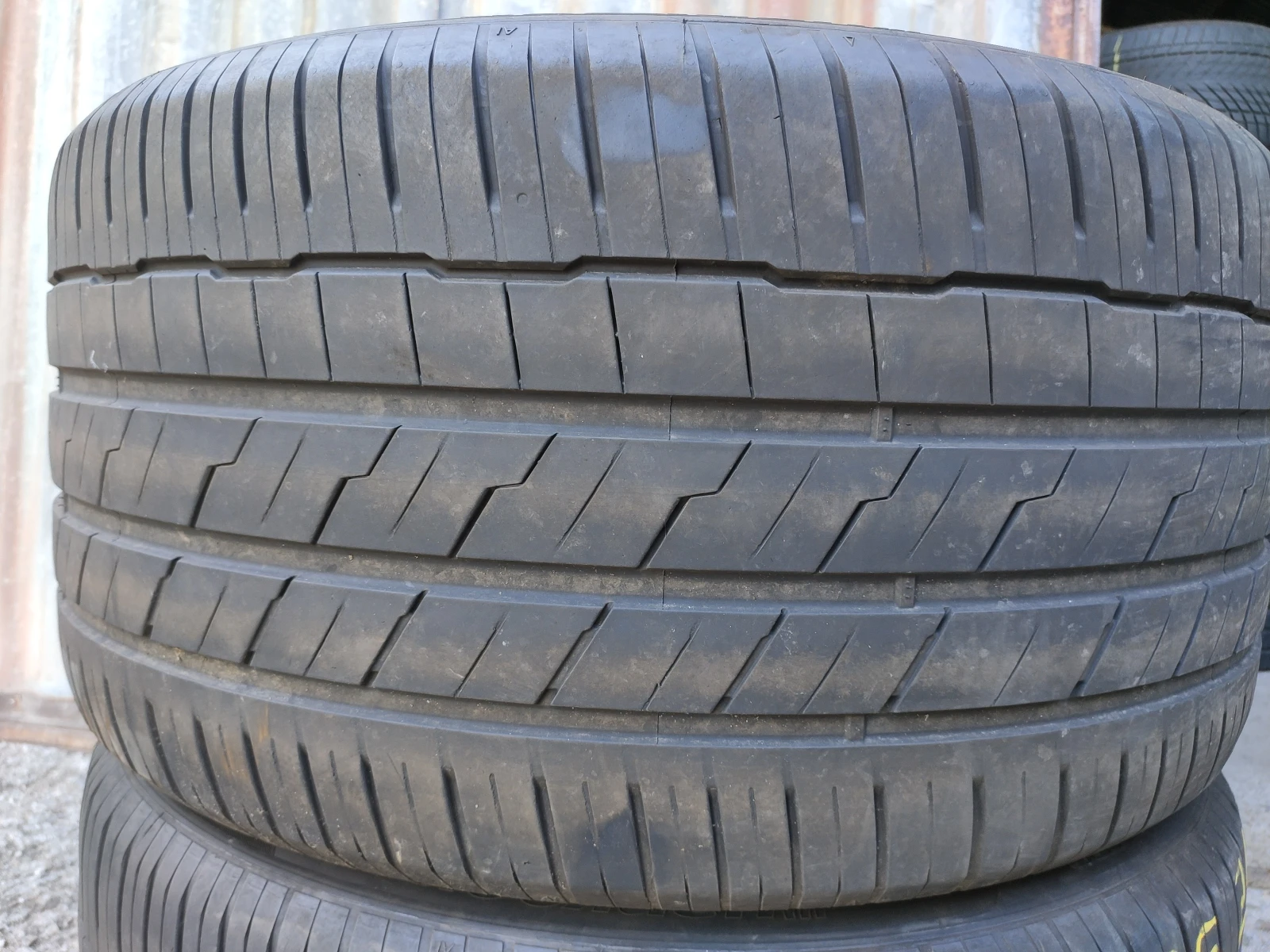 Гуми Летни 315/35R21, снимка 3 - Гуми и джанти - 54985877