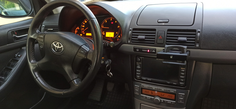 Toyota Avensis 2.0 д4д 126 к.с., снимка 4 - Автомобили и джипове - 46010949