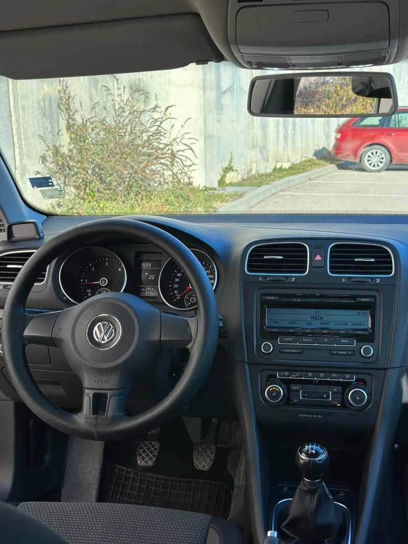 VW Golf 1.6 TDI, снимка 10 - Автомобили и джипове - 49263873