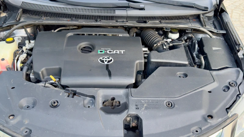 Toyota Avensis 2.2D-2010г., снимка 14 - Автомобили и джипове - 51110036