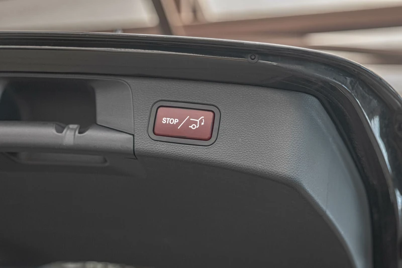 Mercedes-Benz C 220 4MATIC/Панорама/Подгрев/Collision Prevention Assis, снимка 8 - Автомобили и джипове - 51294111