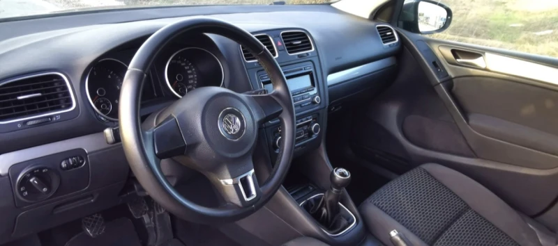 VW Golf 1.6TDI 105ks, снимка 6 - Автомобили и джипове - 52399669