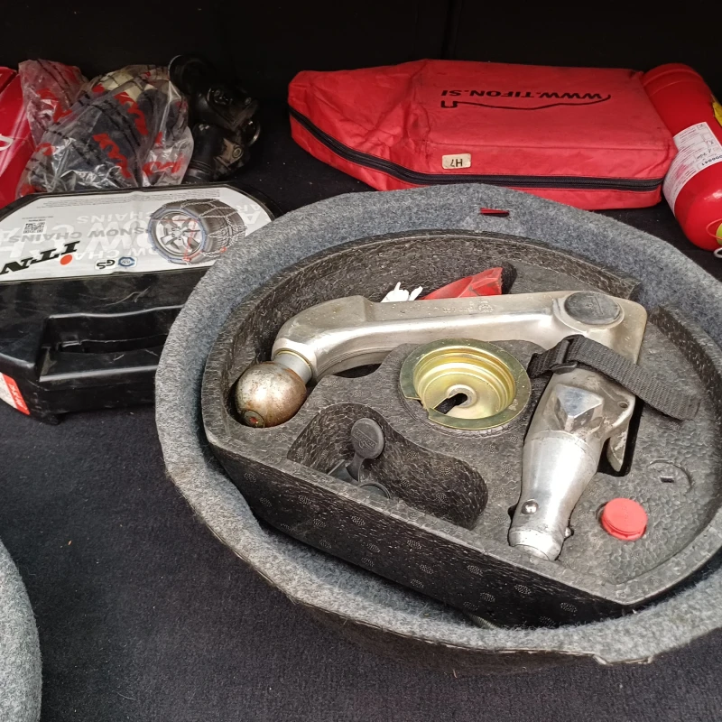 BMW 320, снимка 11 - Автомобили и джипове - 52503780