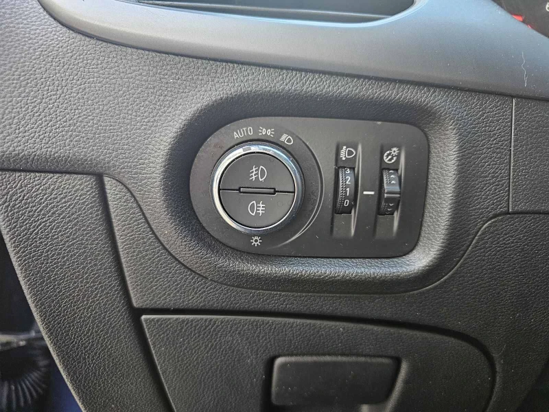 Opel Astra SPORTS TOURER 1.2, снимка 11 - Автомобили и джипове - 53105782