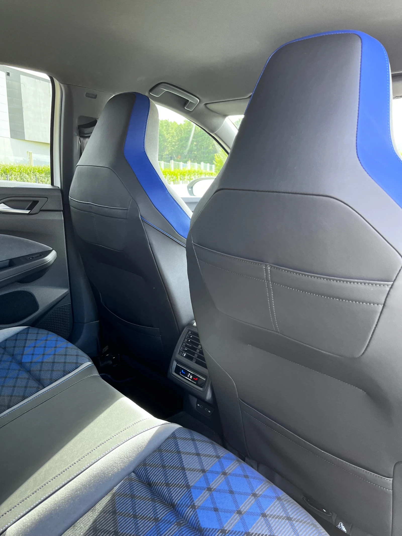 VW Golf 8 R | Mobile.bg   14