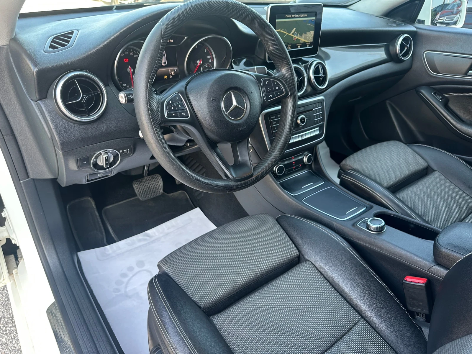 Mercedes-Benz CLA 180 cdi Executive 7Gtronic Facelift - изображение 9