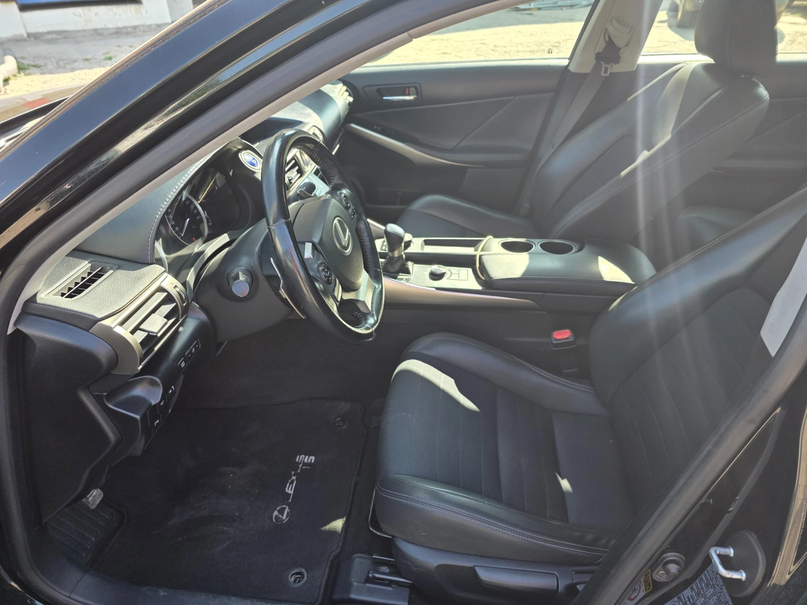 Lexus IS 300 H - изображение 3