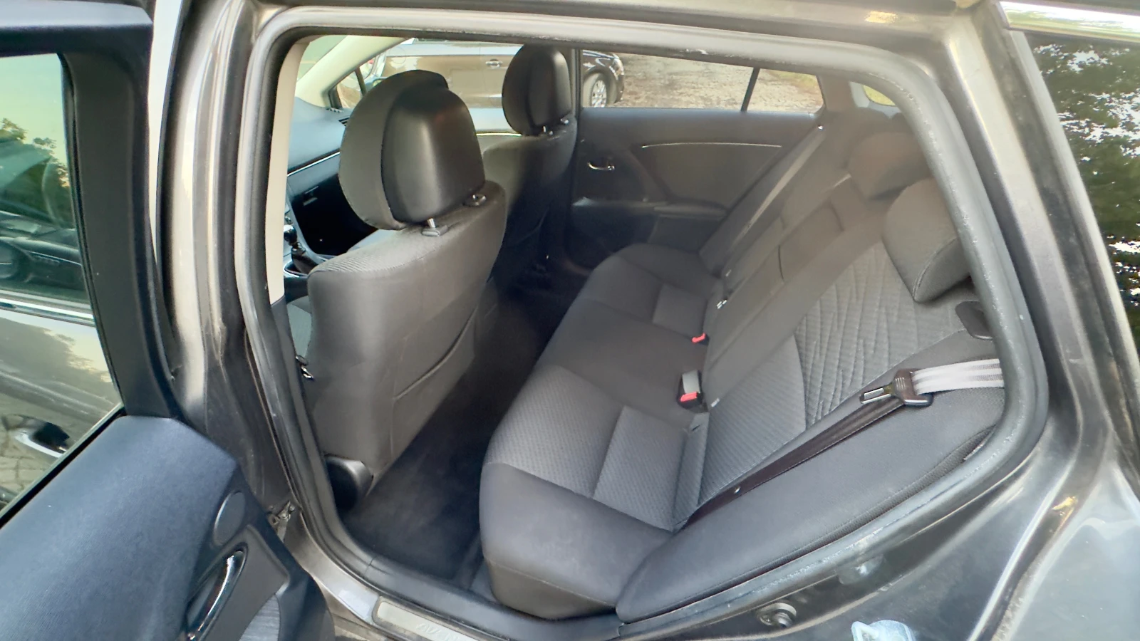 Toyota Avensis 2.2D-2010г. - изображение 9
