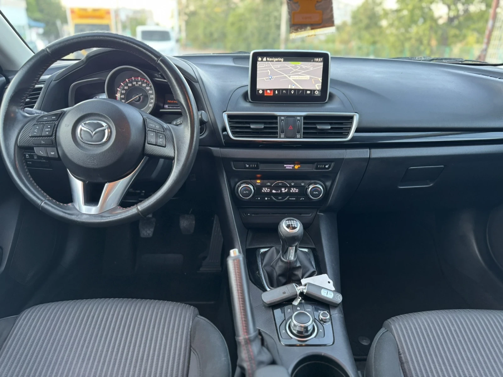 Mazda 3 2.0i 120k.c EURO 5B  - изображение 9