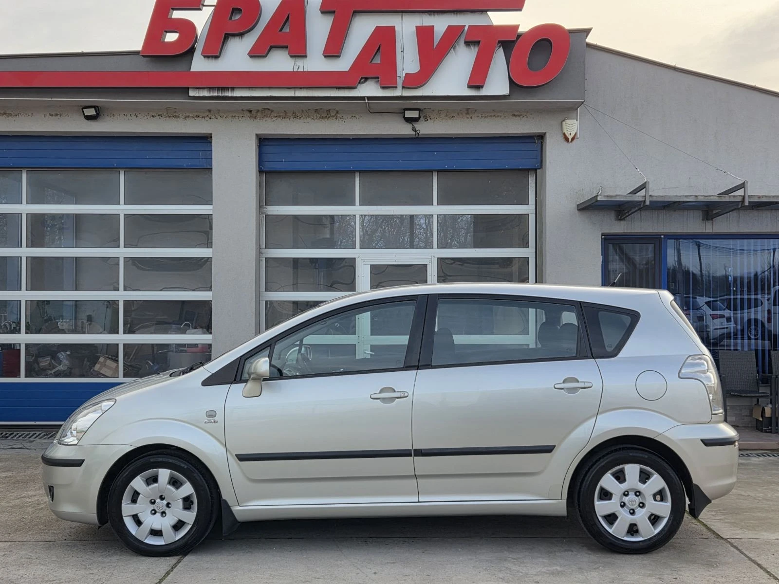 Toyota Corolla verso 2.0DIESEL - изображение 6