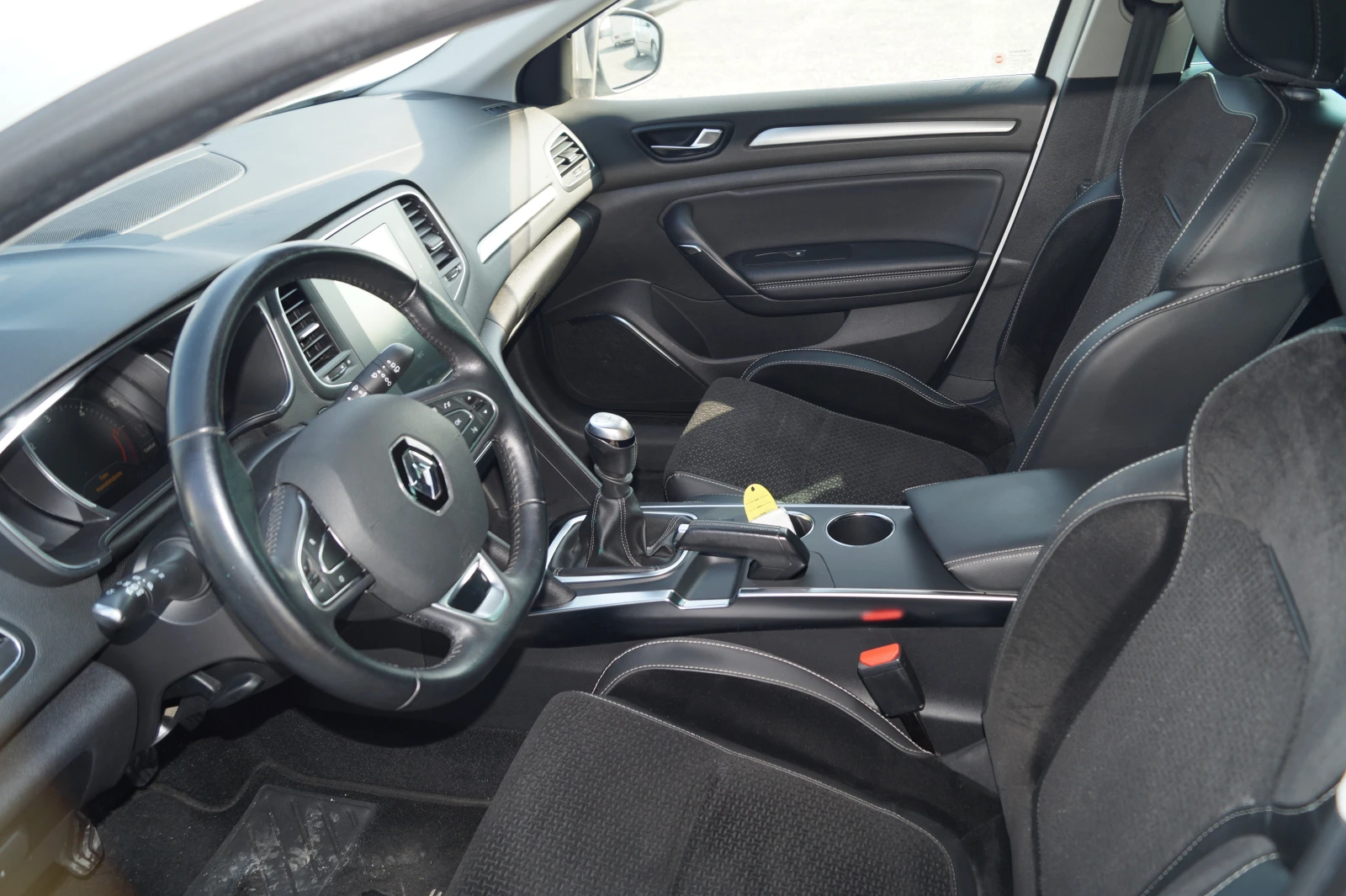 Renault Megane 1.5dci, снимка 13 - Автомобили и джипове - 53767191