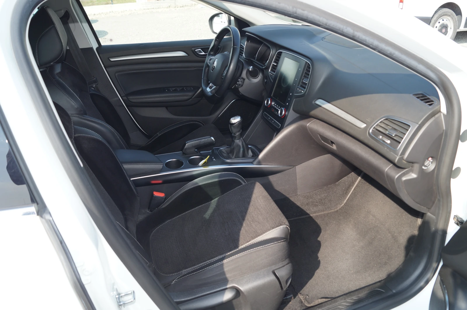 Renault Megane 1.5dci, снимка 9 - Автомобили и джипове - 53767191