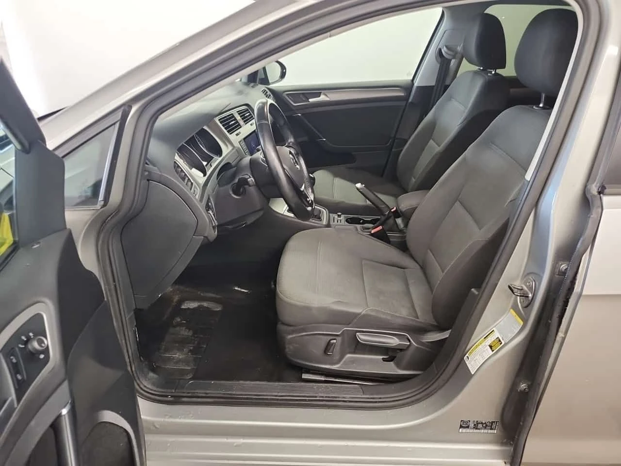 VW Golf * TRENDLINE * CARFAX * БЕЗ ПЪРВОНАЧАЛНА ВНОСКА, снимка 9 - Автомобили и джипове - 53915058