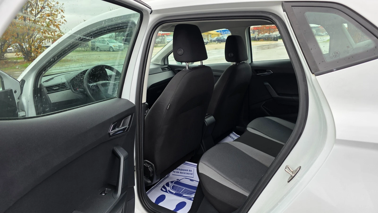 Seat Ibiza ЧИСТО НОВА, снимка 9 - Автомобили и джипове - 54021097