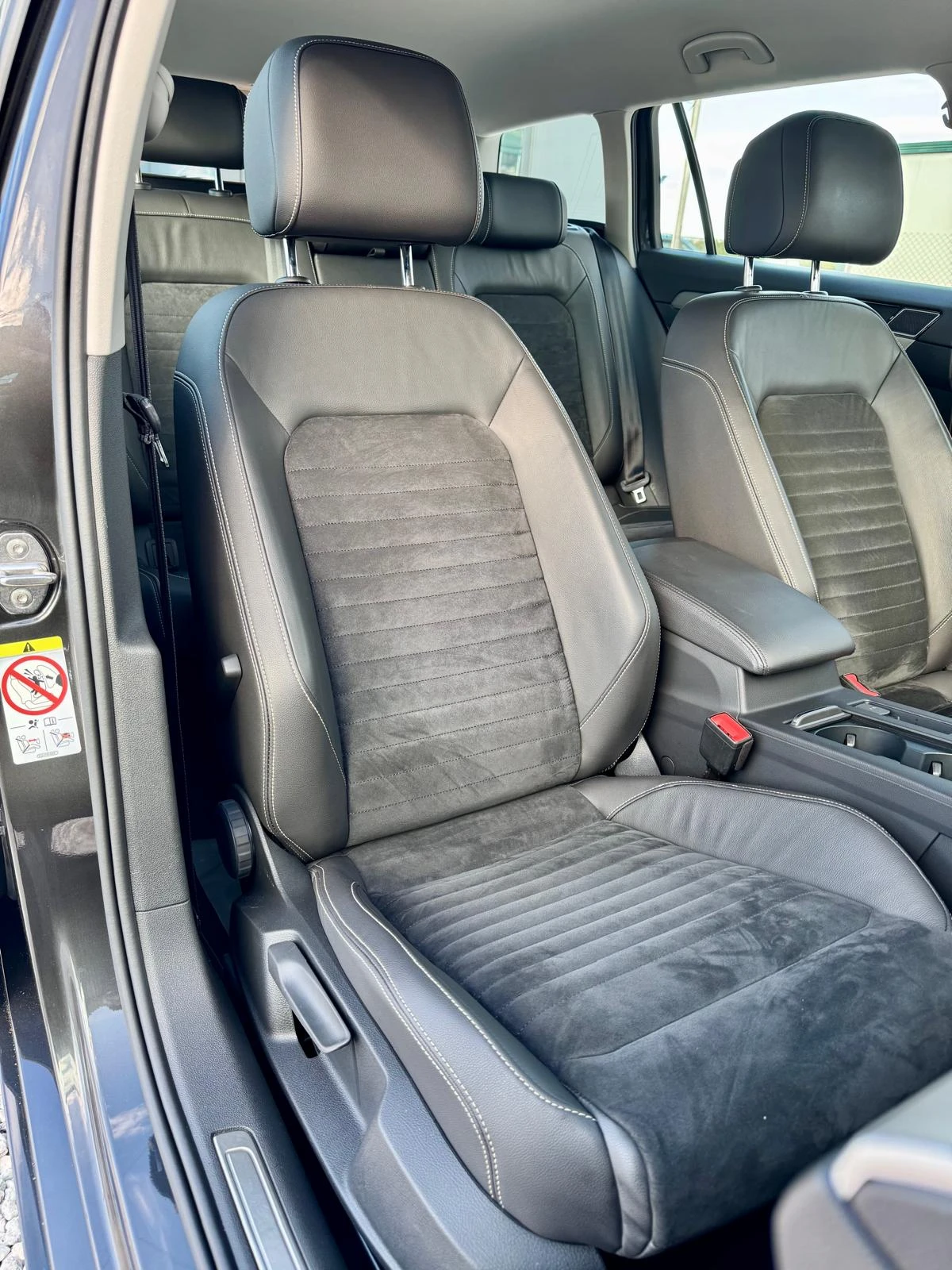VW Passat ::2.0TDI::ELEGANCE PLUS::DSG::FACELIFT, снимка 13 - Автомобили и джипове - 54611079