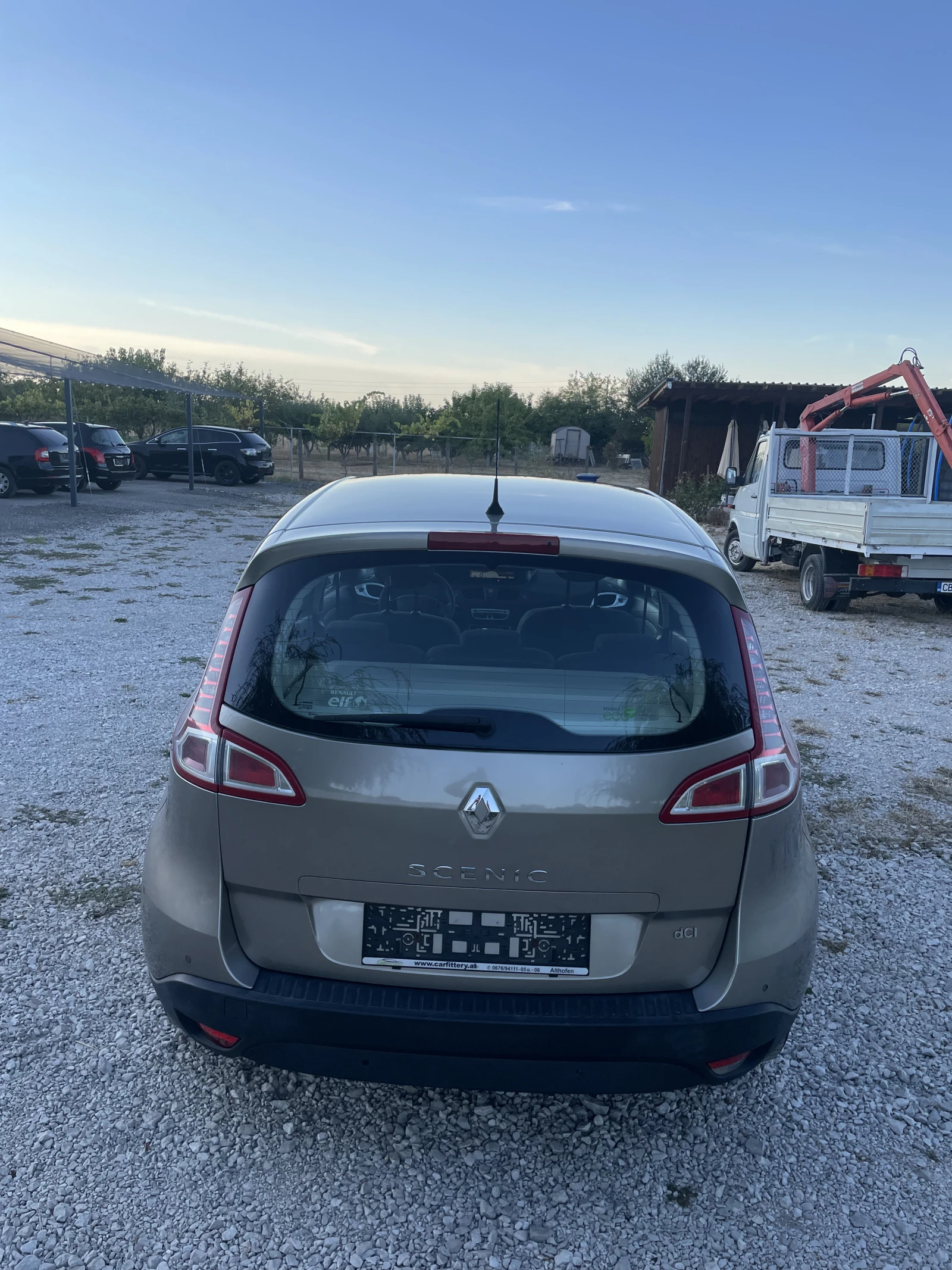 Renault Scenic 1.5DCI , снимка 6 - Автомобили и джипове - 56251742