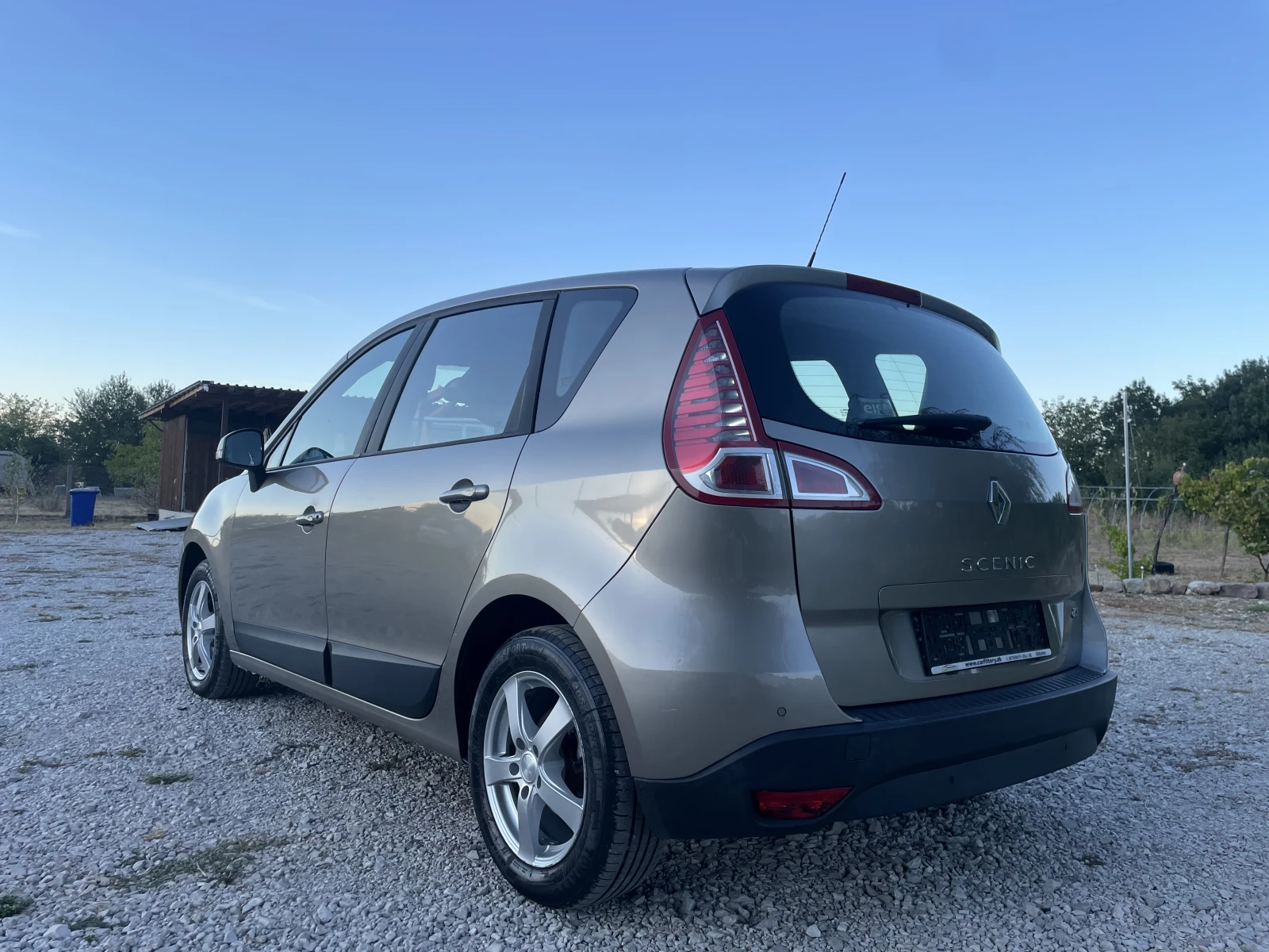 Renault Scenic 1.5DCI , снимка 5 - Автомобили и джипове - 56251742