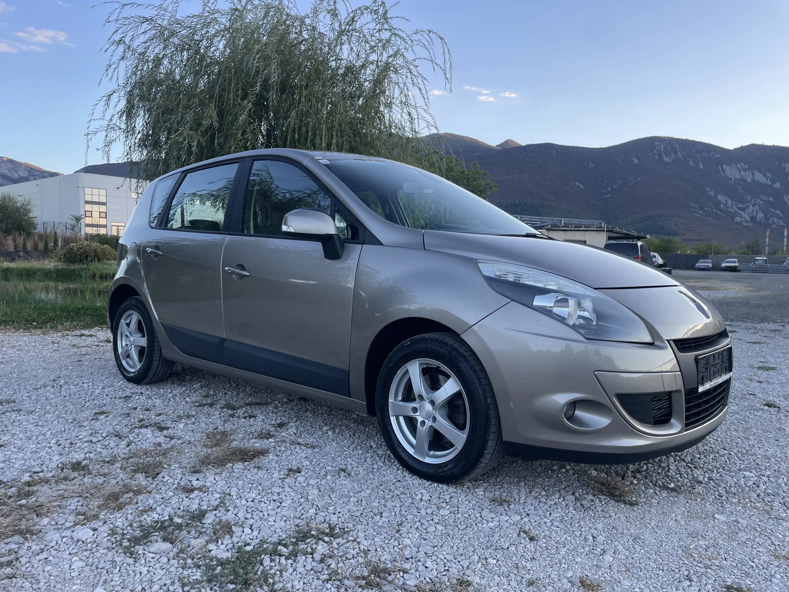 Renault Scenic 1.5DCI , снимка 3 - Автомобили и джипове - 56251742