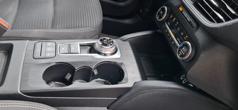 Ford Kuga 2.0 Awd Ecoblue automat 4x4 Titanium , снимка 10 - Автомобили и джипове - 49827634