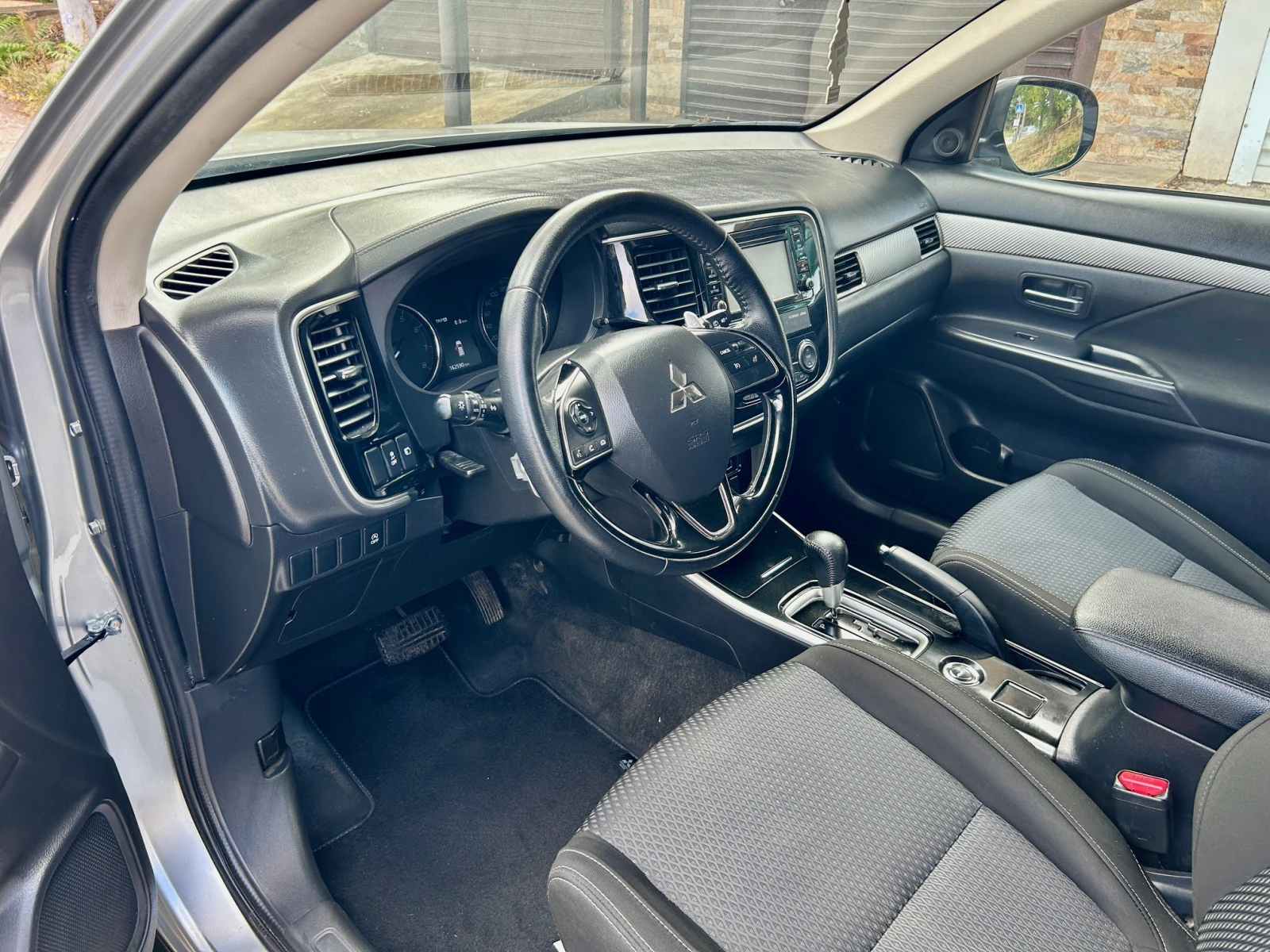 Mitsubishi Outlander 2.0i/4x4/Автомат, снимка 7 - Автомобили и джипове - 53866734