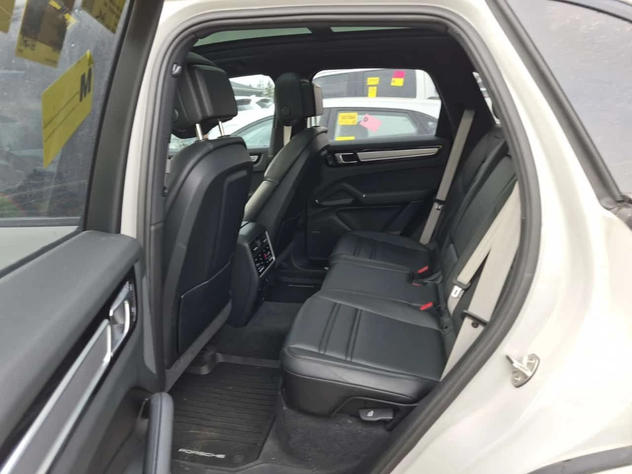 Porsche Cayenne  PLATINUM EDITION| 360| PANO| ОБДУХВАНЕ| 2 КЛЮЧА| , снимка 11 - Автомобили и джипове - 53900745