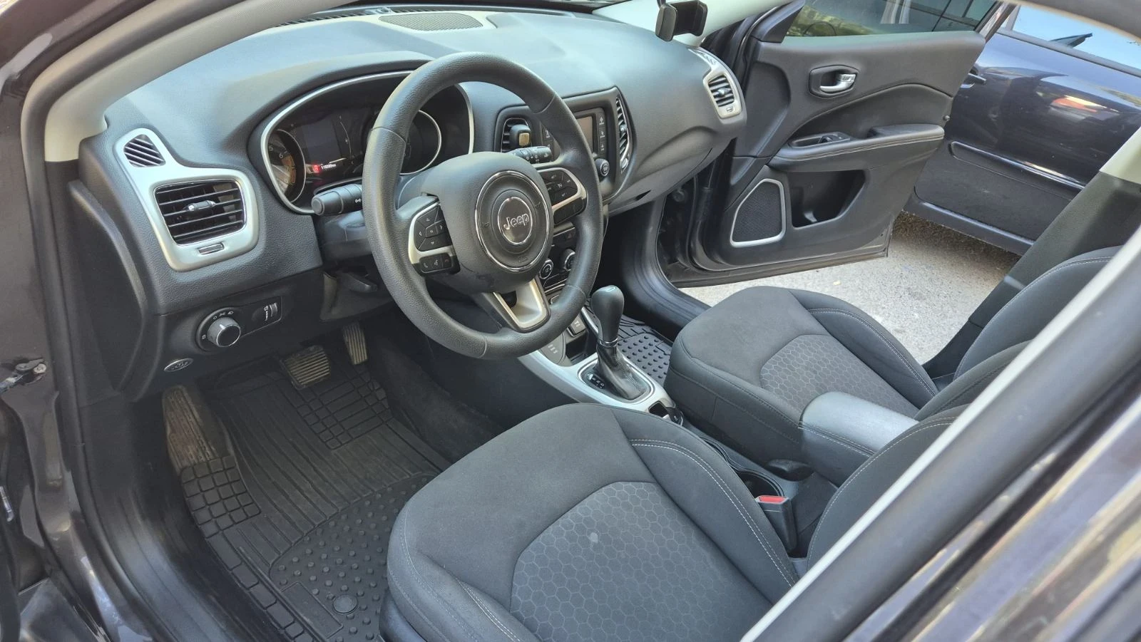 Jeep Compass, снимка 10 - Автомобили и джипове - 54167423