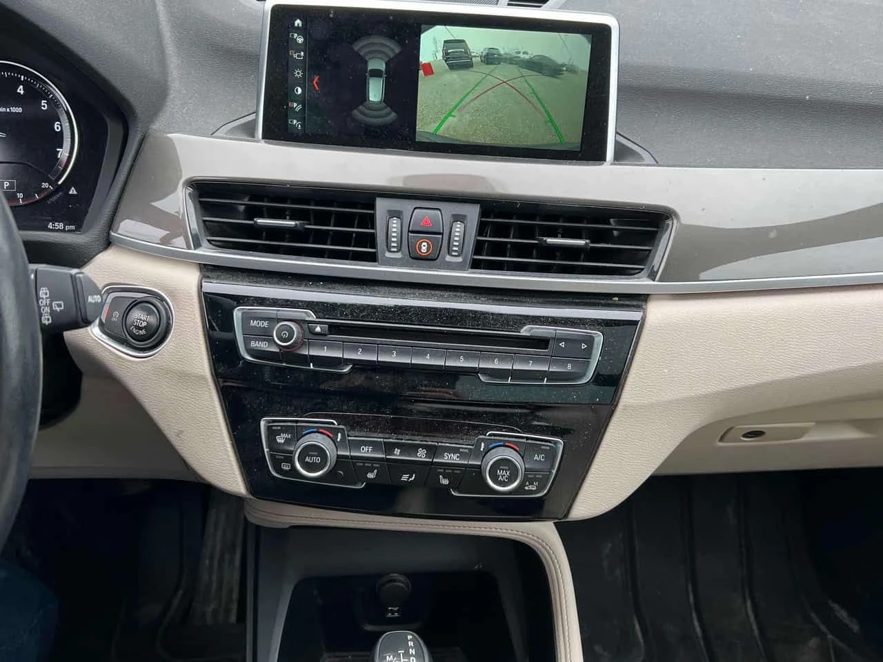 BMW X1 xDrive28i| PANO| HUD| ПОДГРЕВ| 2 КЛЮЧА| АВТОКРЕДИТ, снимка 10 - Автомобили и джипове - 54545607