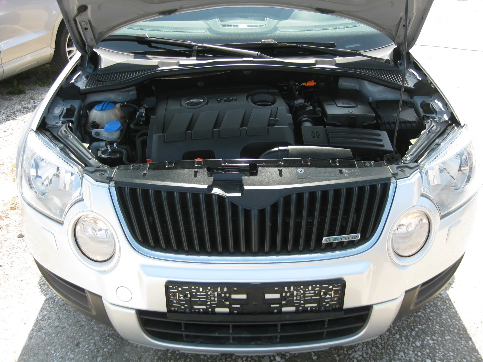 Skoda Yeti 1, 6 TDI, снимка 16 - Автомобили и джипове - 54599058