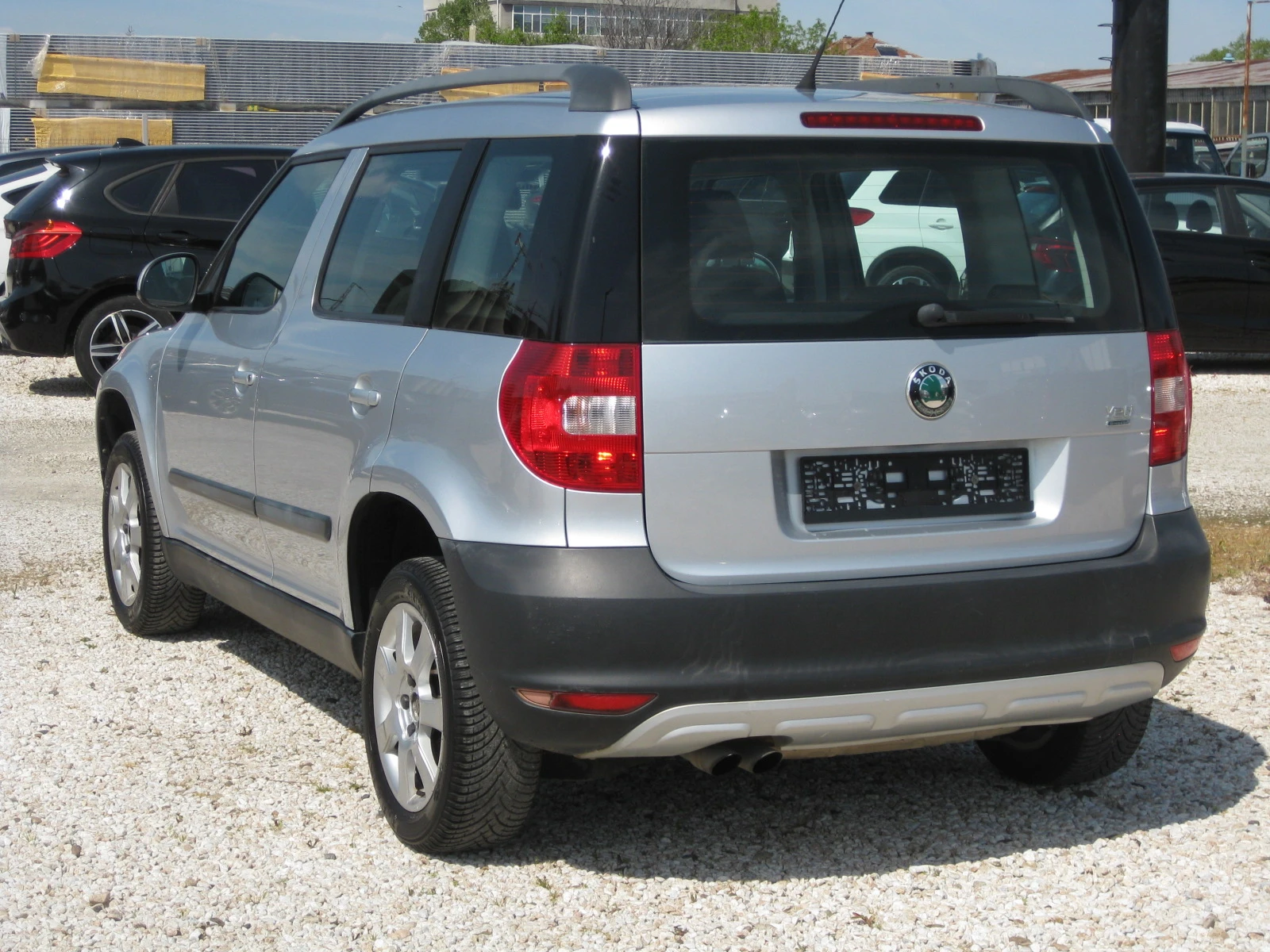 Skoda Yeti 1, 6 TDI, снимка 7 - Автомобили и джипове - 54599058