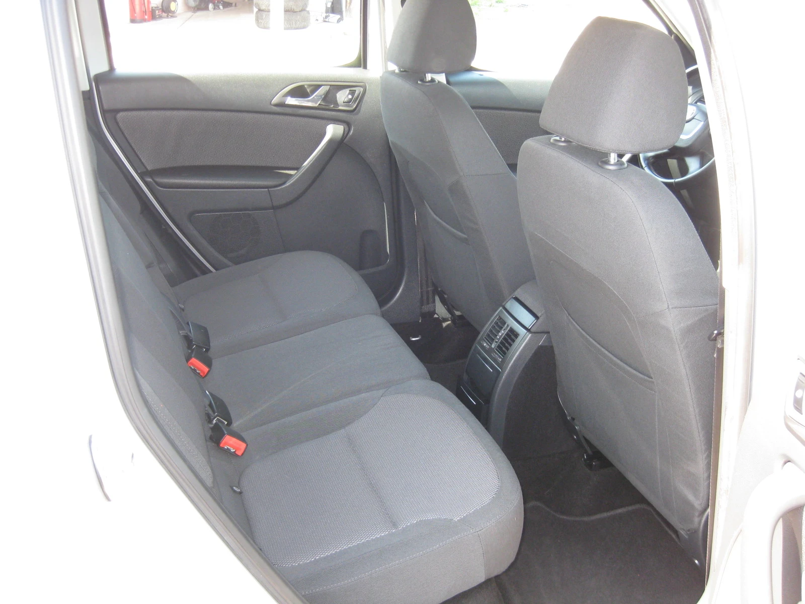 Skoda Yeti 1, 6 TDI, снимка 14 - Автомобили и джипове - 54599058