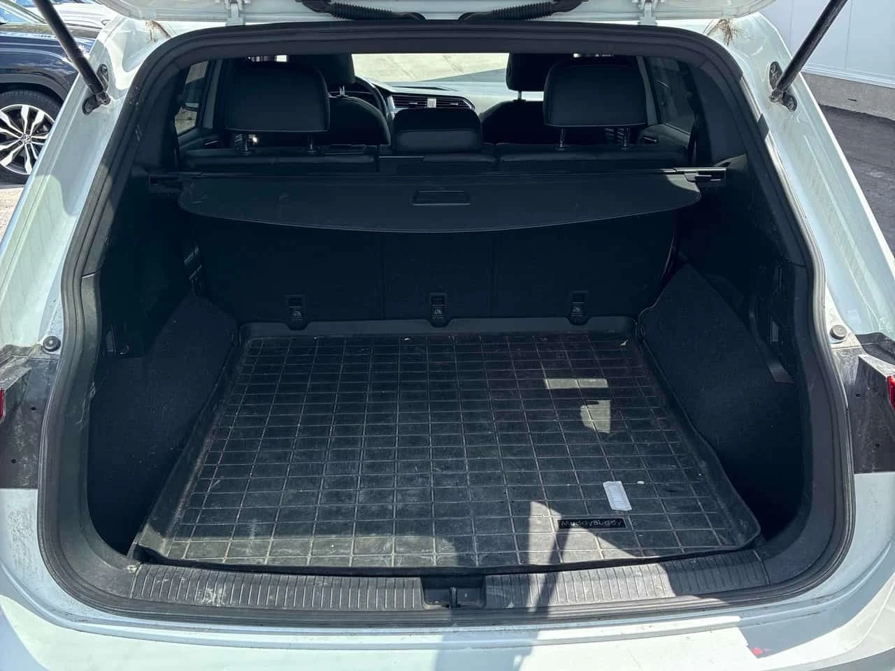 VW Tiguan Comfortline R Line Black Edition/ПАНОРАМА, снимка 13 - Автомобили и джипове - 54620562
