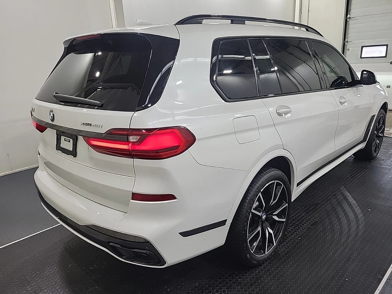 BMW X7 40I * M ПАКЕТ * HEAD UP * CARFAX * ОБДУХВАНЕ * , снимка 3 - Автомобили и джипове - 55014395