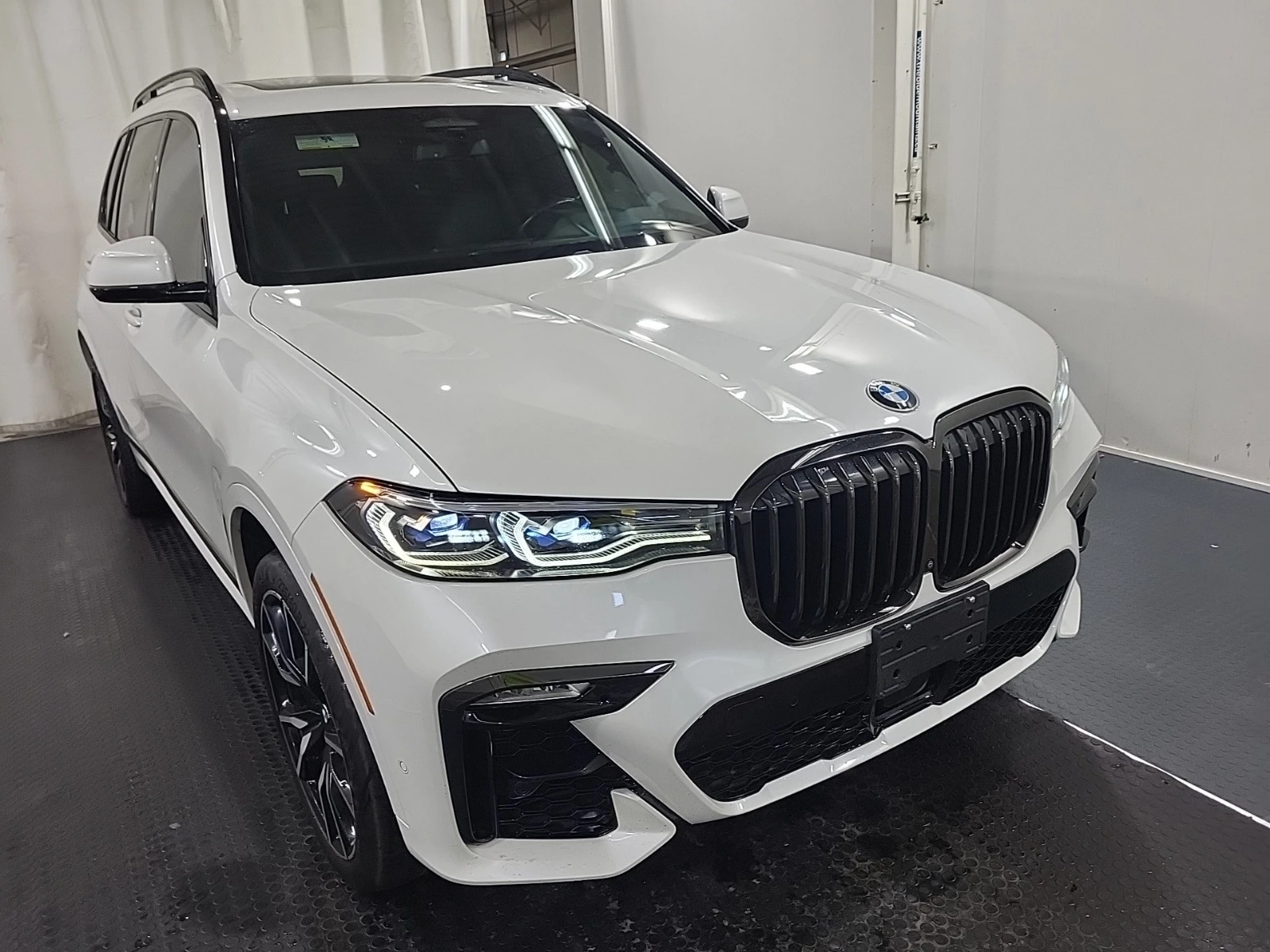 BMW X7 40I * M ПАКЕТ * HEAD UP * CARFAX * ОБДУХВАНЕ * , снимка 2 - Автомобили и джипове - 55014395